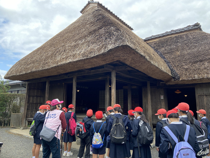 70682ad7b7e241319739e17dff4edf33